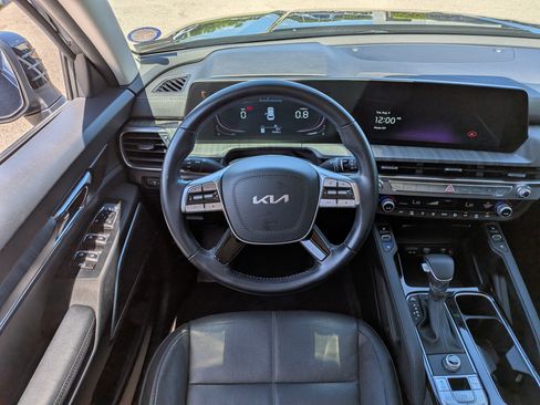 Used 2024 Kia Telluride EX w/ EX Captain's Chair Package FWD image 19