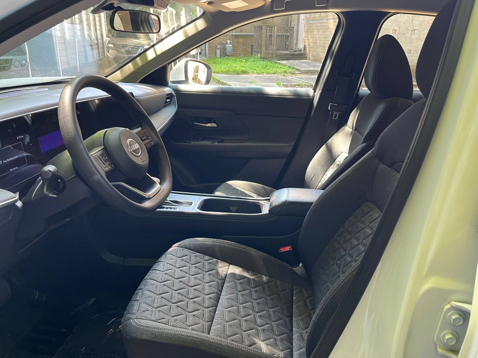 Used 2025 Nissan Kicks SV AWD/4WD image 28