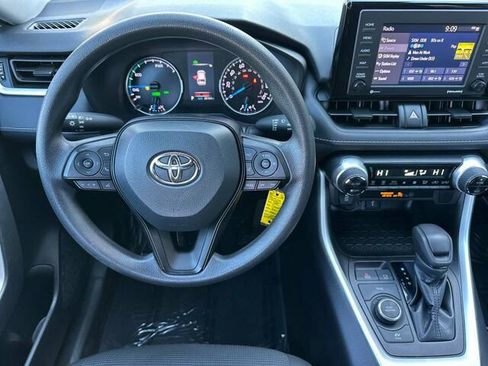Used 2022 Toyota RAV4 LE image 17
