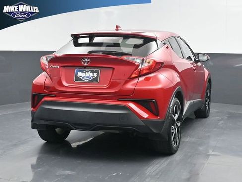 Used 2022 Toyota C-HR XLE image 7