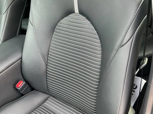 Used 2022 Toyota Camry SE FWD image 13