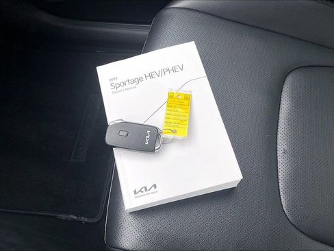 Used 2023 Kia Sportage EX image 11