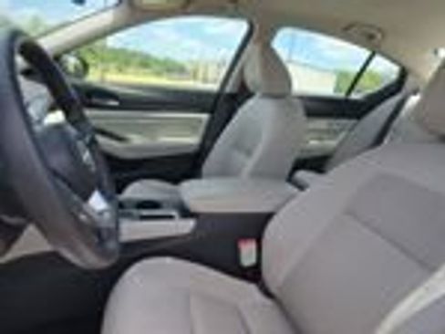 Used 2025 Nissan Altima 2.5 SV FWD image 20