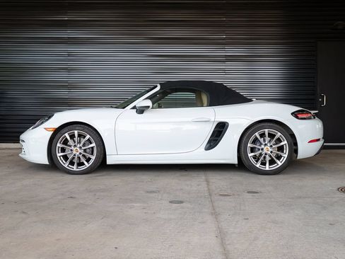 Certified 2017 Porsche 718 Boxster RWD image 2