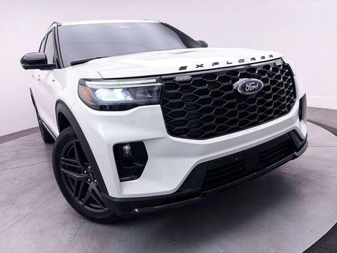 Used 2025 Ford Explorer ST-Line w/ Premium Package image 10