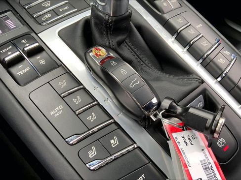 Used 2021 Porsche Macan S image 14