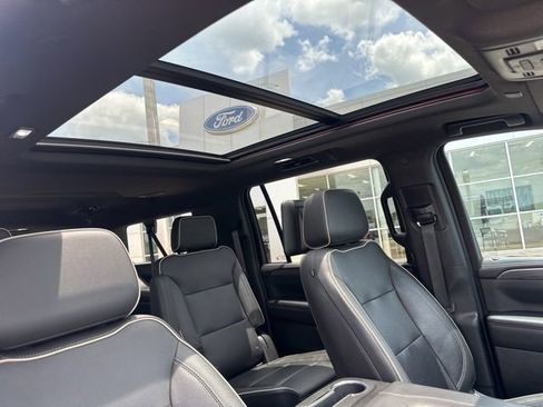 Used 2021 GMC Yukon XL SLT w/ SLT Premium Package AWD/4WD image 9