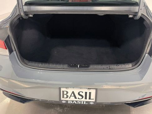 Used 2023 Hyundai Elantra Limited image 5