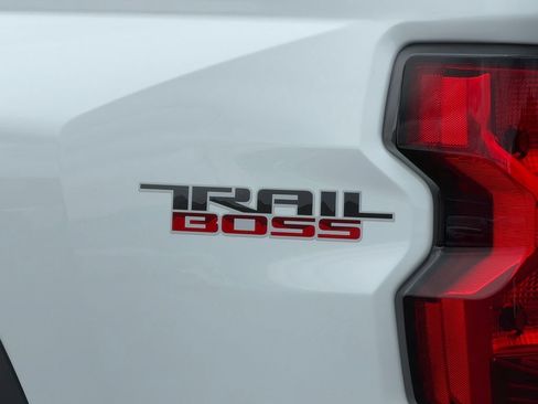 Used 2024 Chevrolet Colorado Trail Boss w/ Technology Package AWD/4WD image 30