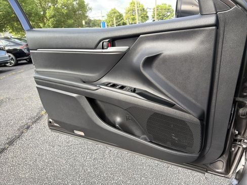 Used 2019 Toyota Camry SE FWD image 13