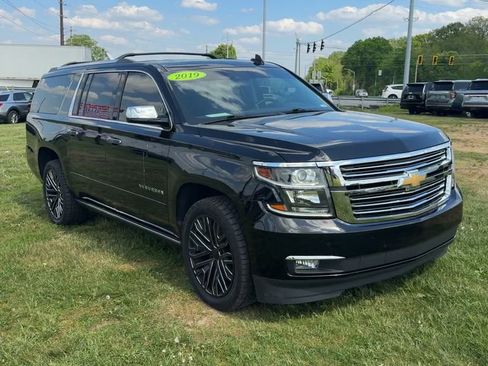 Used 2019 Chevrolet Suburban Premier w/ Premier Plus Edition AWD/4WD image 9