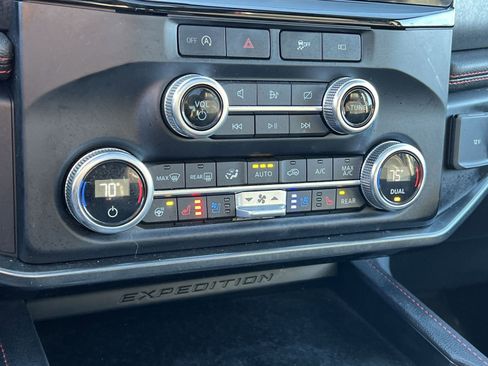 Used 2023 Ford Expedition Limited image 21