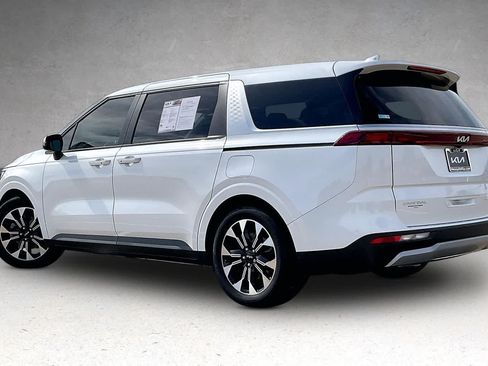 Used 2023 Kia Carnival EX FWD image 4
