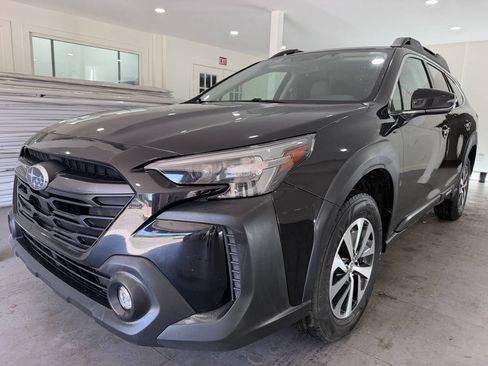 Used 2023 Subaru Outback Premium AWD/4WD image 1