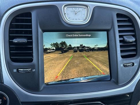 Certified 2022 Chrysler 300 Touring image 29