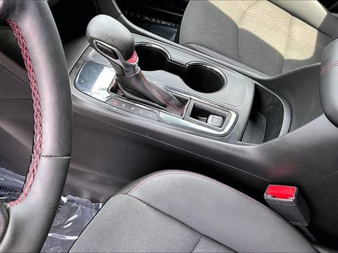 Used 2023 Chevrolet Equinox RS FWD image 19