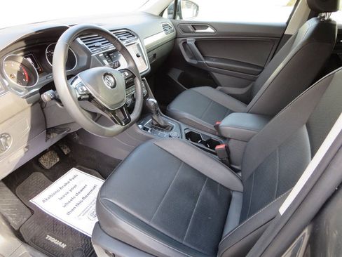 Used 2020 Volkswagen Tiguan SE w/ Panoramic Sunroof Package AWD/4WD image 15