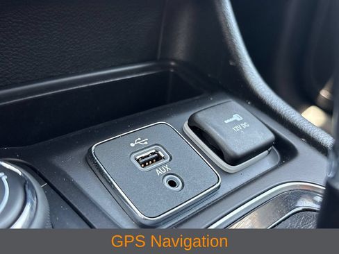 Used 2019 Jeep Cherokee Limited AWD/4WD image 17