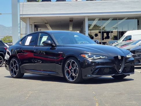 Used 2024 Alfa Romeo Giulia Veloce RWD image 35