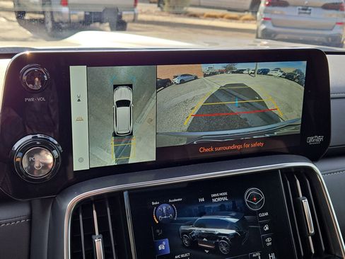 New 2026 Lexus LX 700h Luxury image 18