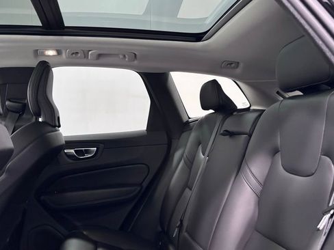 Certified 2025 Volvo XC60 B5 Core AWD/4WD image 22