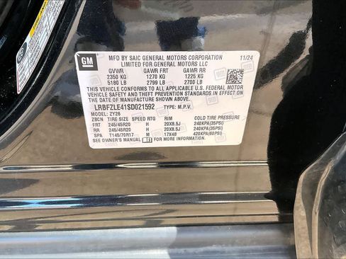 Certified 2025 Buick Envision Sport Touring image 34