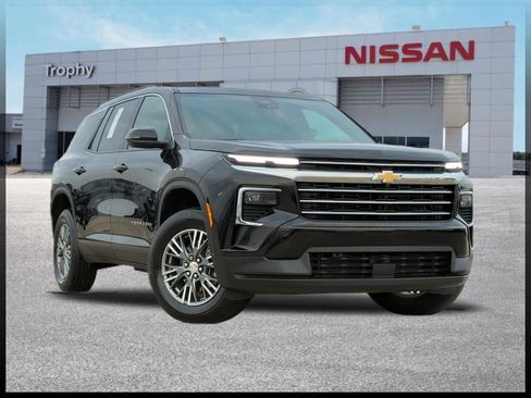 Used 2025 Chevrolet Traverse LT image 1