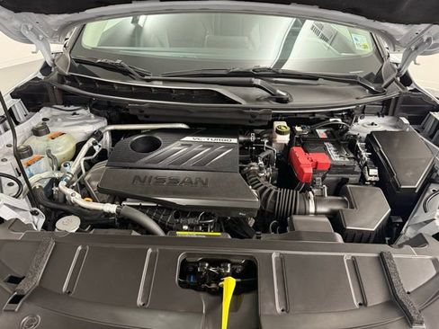 Used 2025 Nissan Rogue SV w/ SV Premium Package image 30