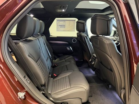 New 2026 Land Rover Discovery Limited Edition image 17