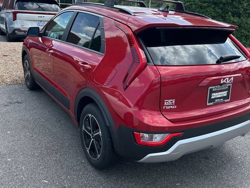 Certified 2025 Kia Niro EX FWD image 12