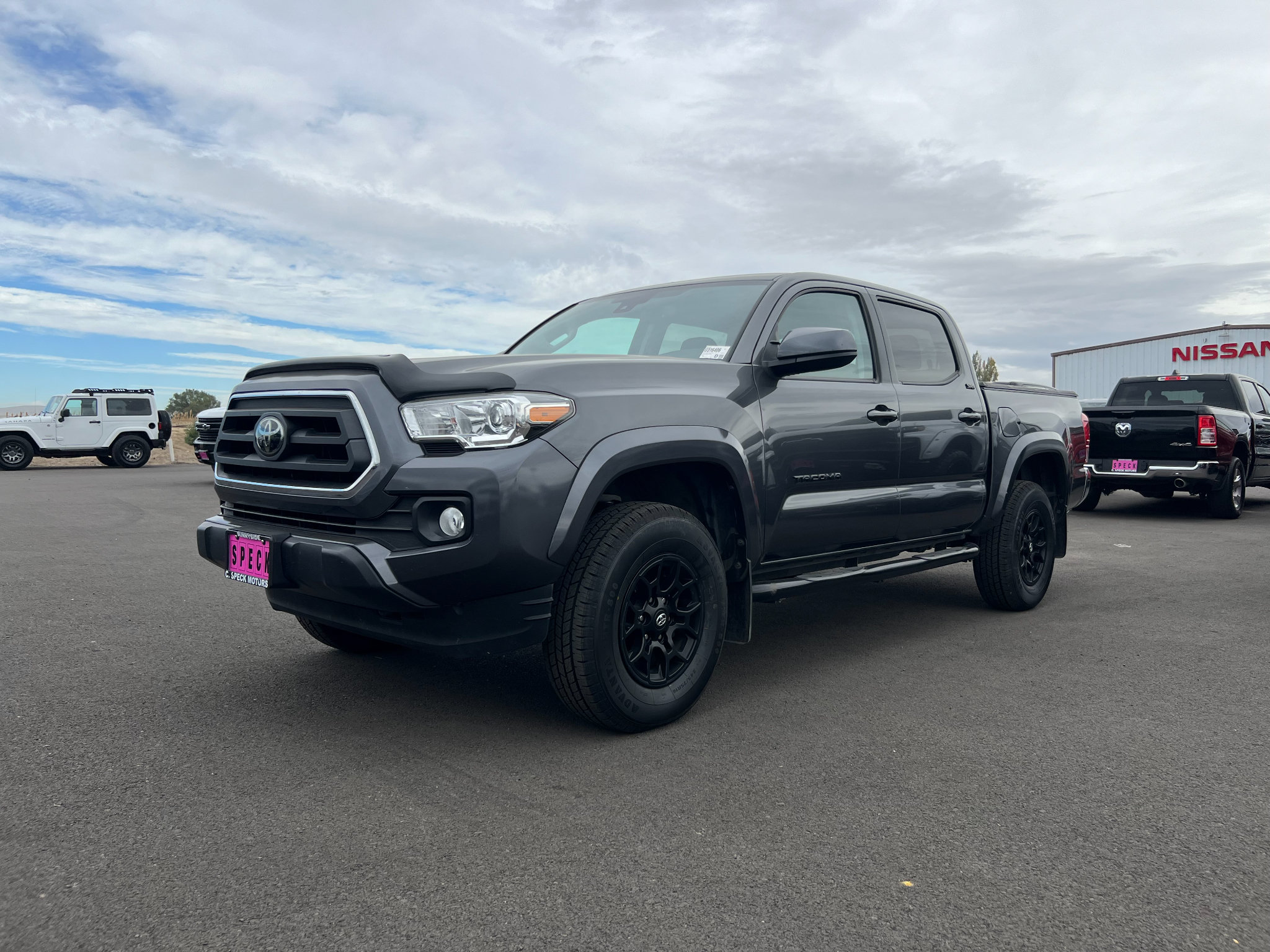 Used 2020 Toyota Tacoma SR5 AWD/4WD image 1