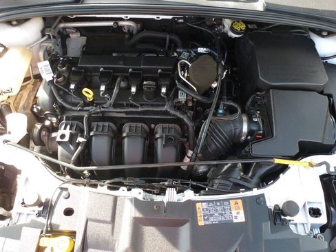 Used 2015 Ford Focus SE w/ Equipment Group 201A FWD image 28