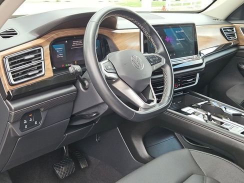 Used 2025 Volkswagen Atlas SE FWD image 13