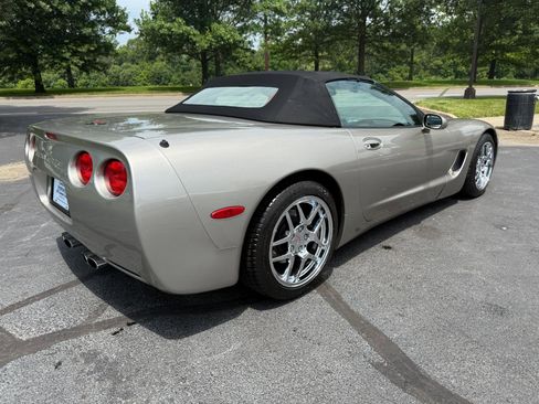 Used 1999 Chevrolet Corvette Convertible w/ Memory Pkg RWD image 18