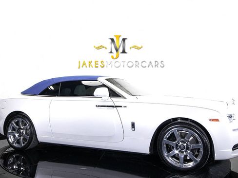 Used 2017 Rolls-Royce Dawn image 17