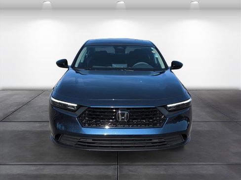 Certified 2025 Honda Accord SE image 4