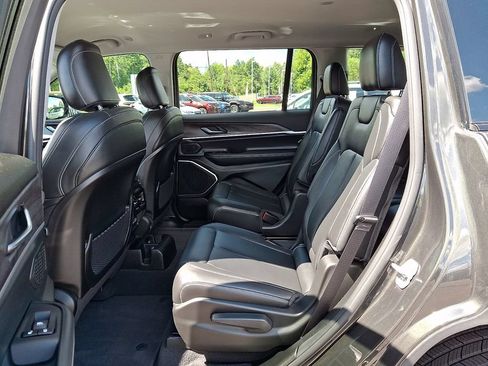 Used 2021 Jeep Grand Cherokee L Limited AWD/4WD image 11