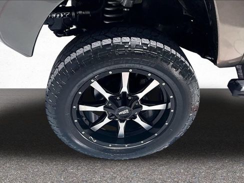 Used 2013 Toyota Tacoma 4x4 Access Cab V6 w/ SR5 Pkg image 29