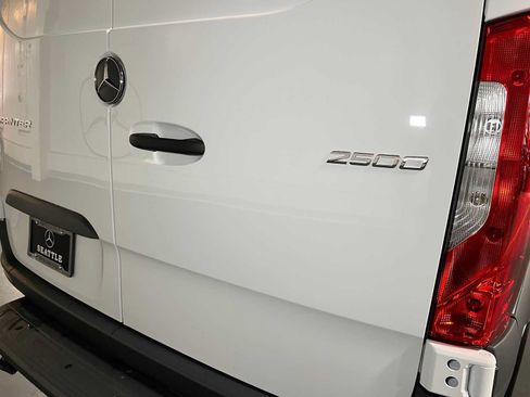 Used 2025 Mercedes-Benz Sprinter 2500 image 19