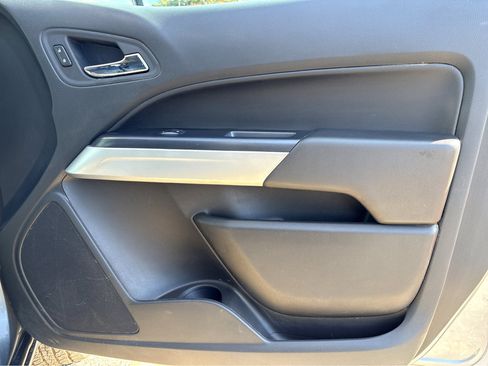 Used 2022 Chevrolet Colorado LT w/ LT Convenience Package image 10