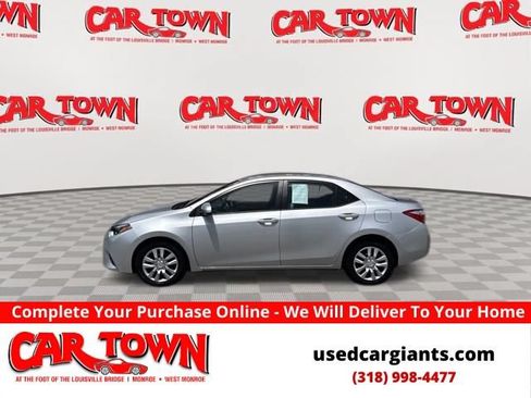 Used 2015 Toyota Corolla LE FWD image 1