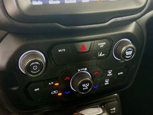 Used 2021 Jeep Renegade Limited image 19