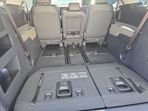 New 2026 Kia Carnival EX image 15