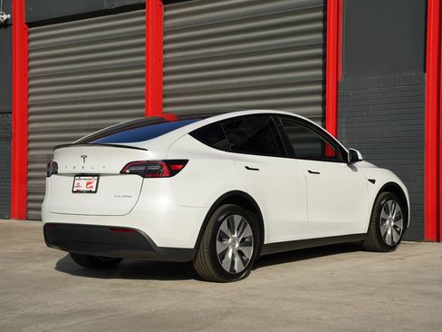 Used 2023 Tesla Model Y Long Range image 6