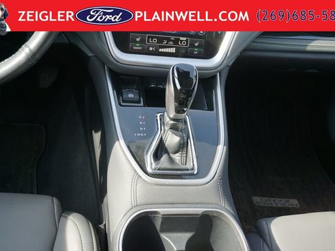 Used 2025 Subaru Outback Onyx Edition AWD/4WD image 18