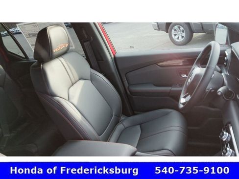 Used 2025 Honda Pilot TrailSport image 37
