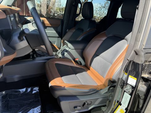 Used 2024 Ford Bronco Outer Banks image 18