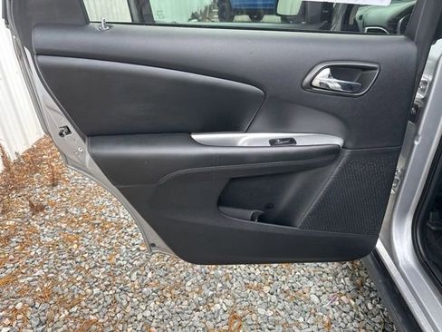 Used 2018 Dodge Journey SE w/ Connectivity Group FWD image 13