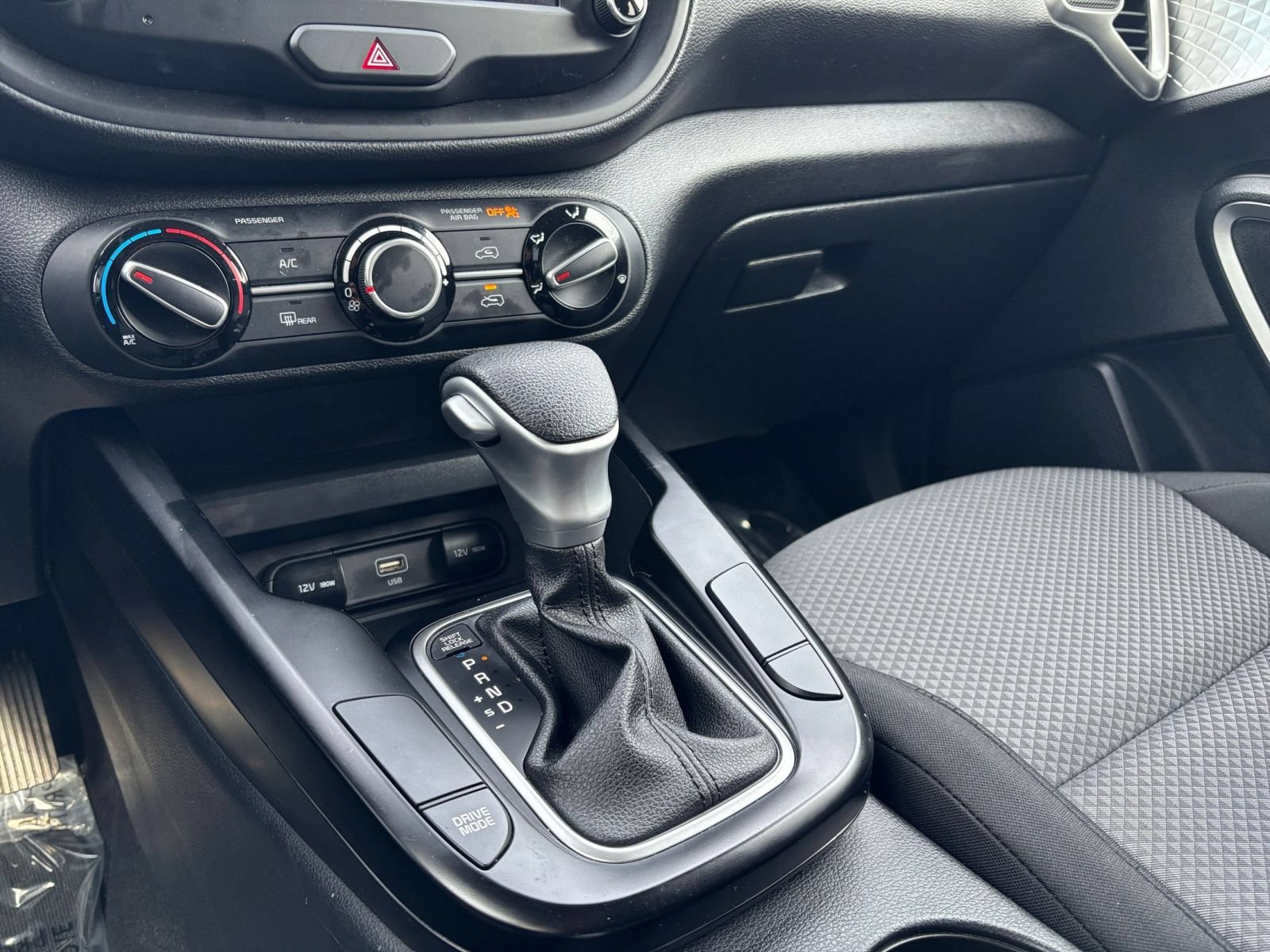 Used 2025 Kia Soul LX w/ LX Technology Package FWD image 36