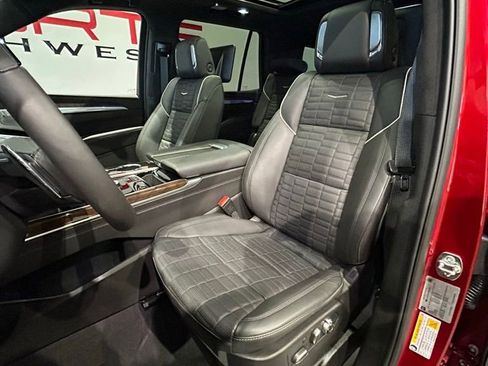 Used 2026 Cadillac Escalade Platinum Sport w/ LPO, ONYX Package AWD/4WD image 32